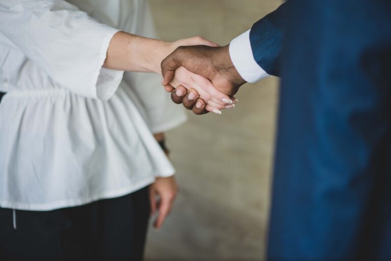 businesswoman-man-handshake